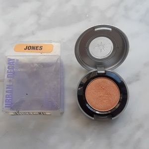Urban Decay Single Eyeshadow in Jones
